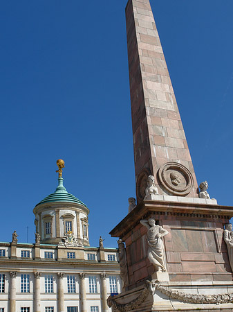 Rathaus und Obelisk - Brandenburg (Potsdam)