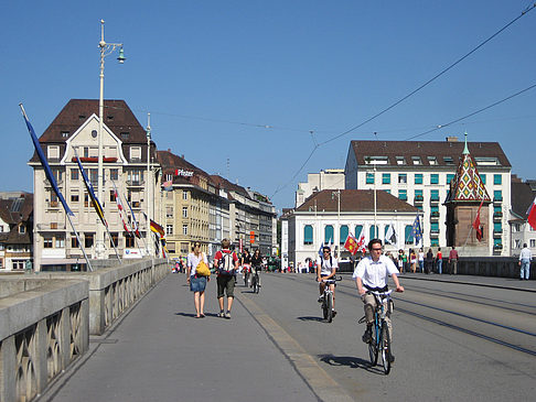 Foto Auf den Straßen - Basel