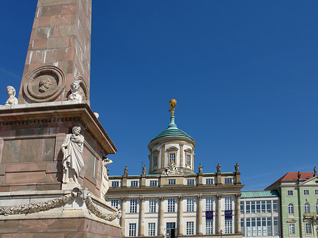 Rathaus und Obelisk - Brandenburg (Potsdam)